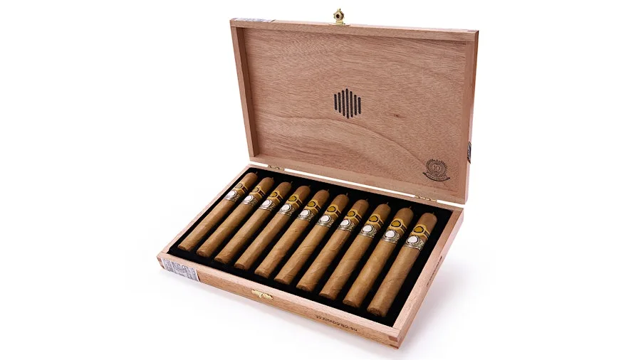 Celebrating a Decade of Excellence: Warped Cigars’ La Colmena Amado No. 50